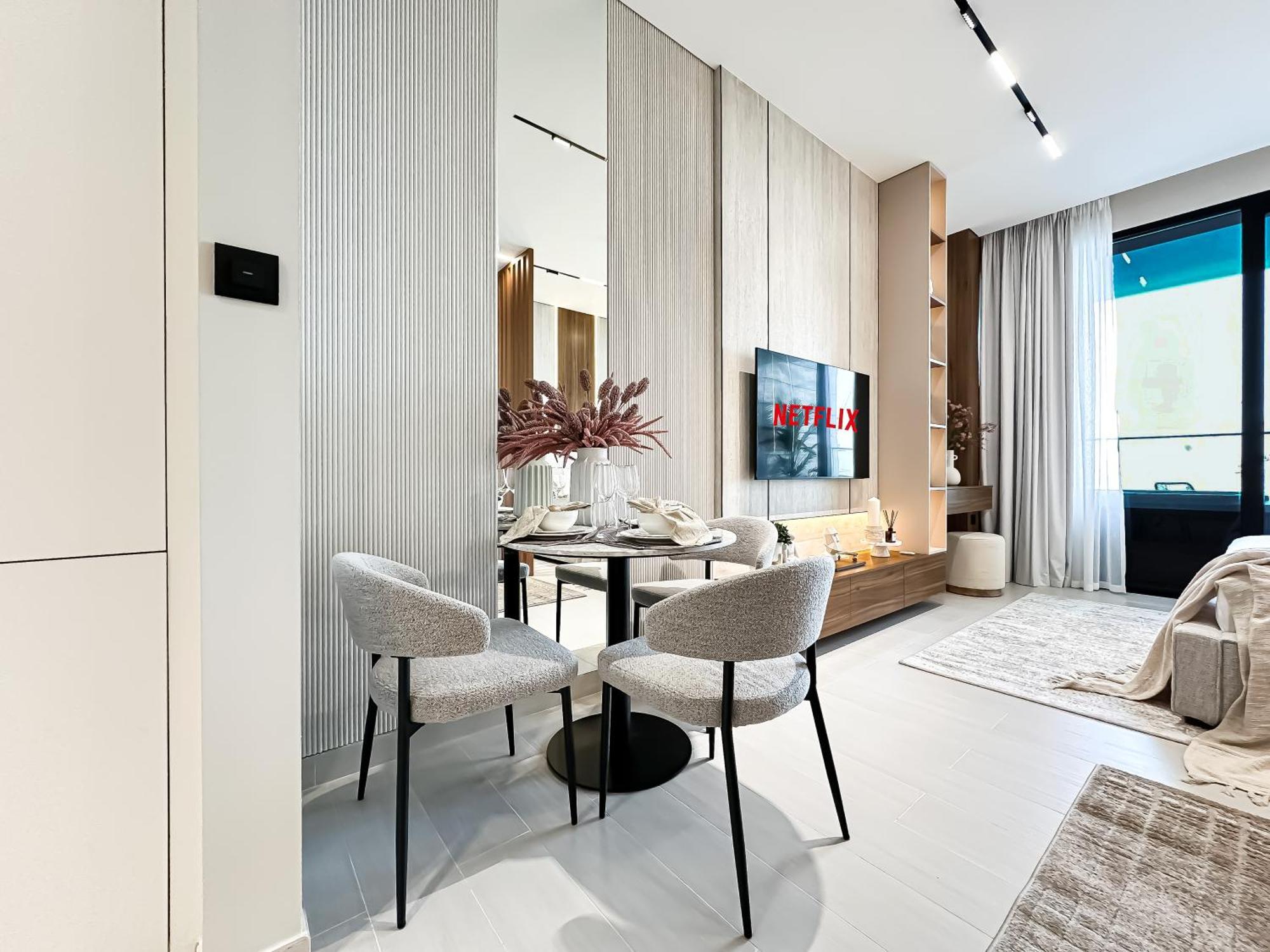 Canal View Escape With Stunning Pool Vibes Apartment Dubai