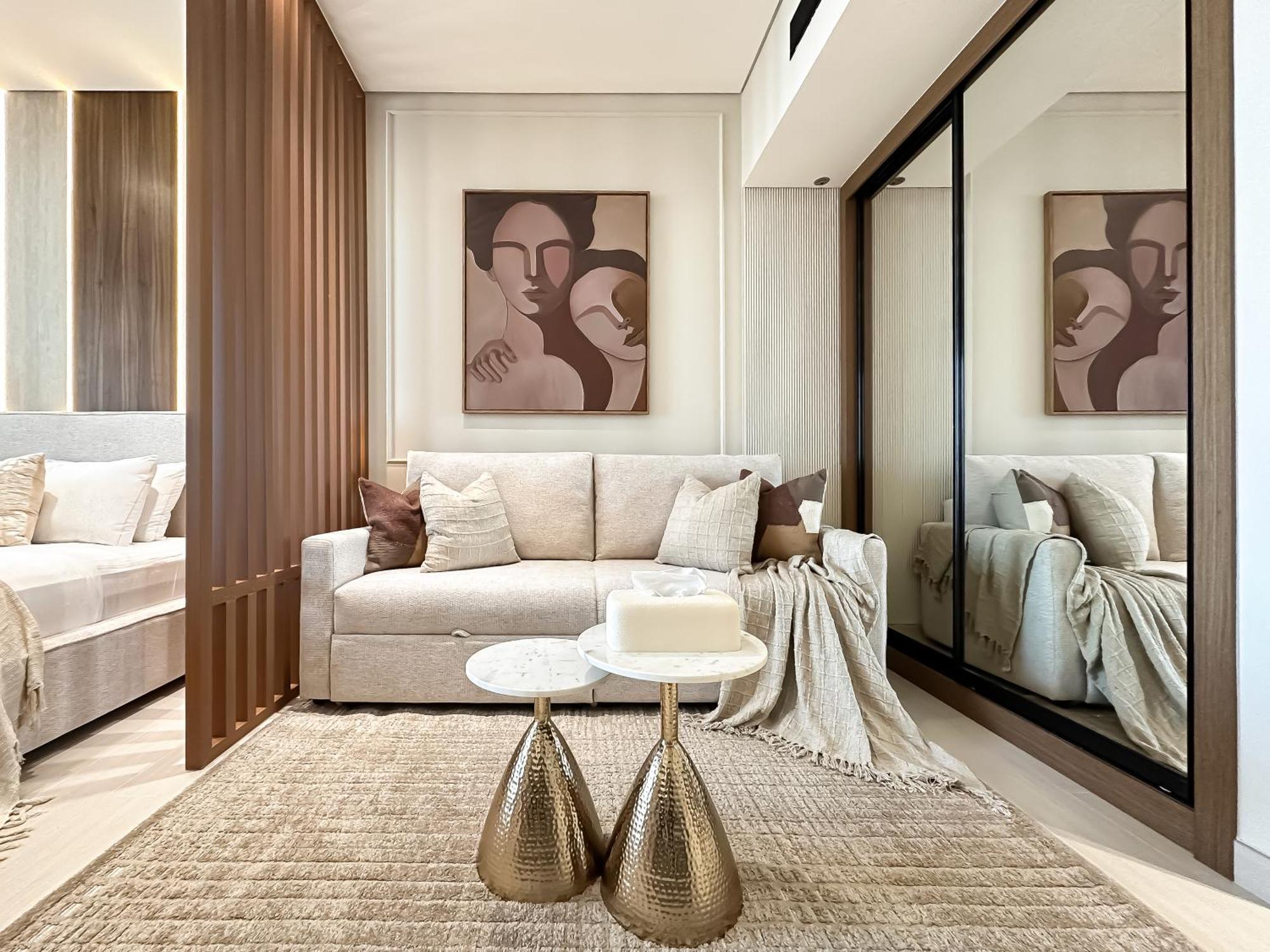 Canal View Escape With Stunning Pool Vibes Apartment