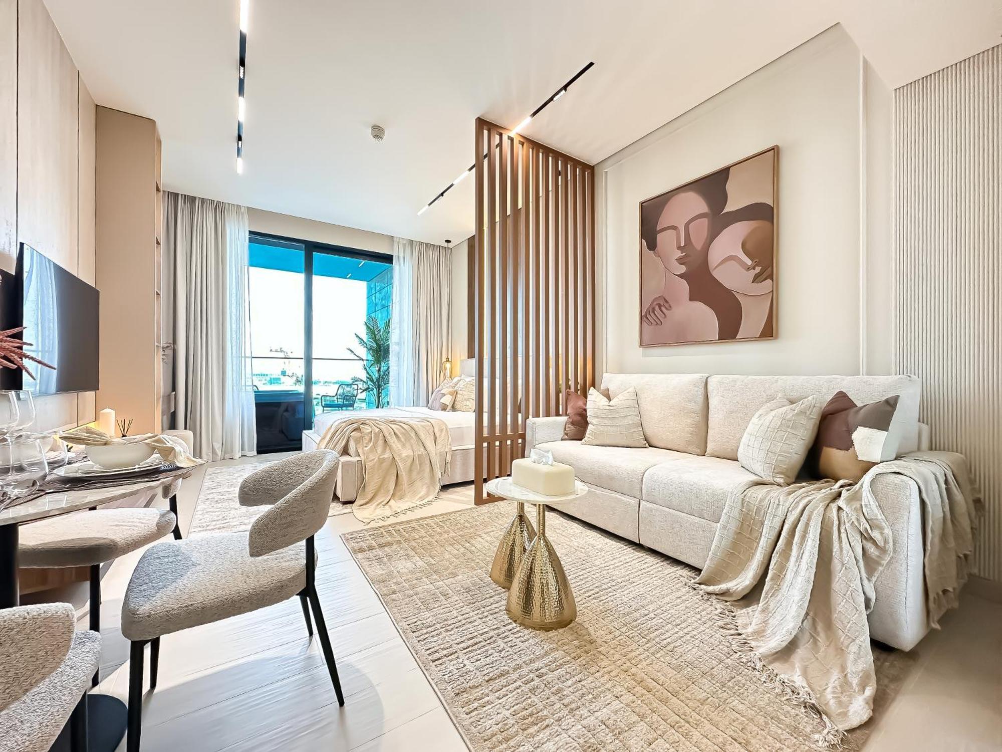 Apartment Canal View Escape With Stunning Pool Vibes Dubai